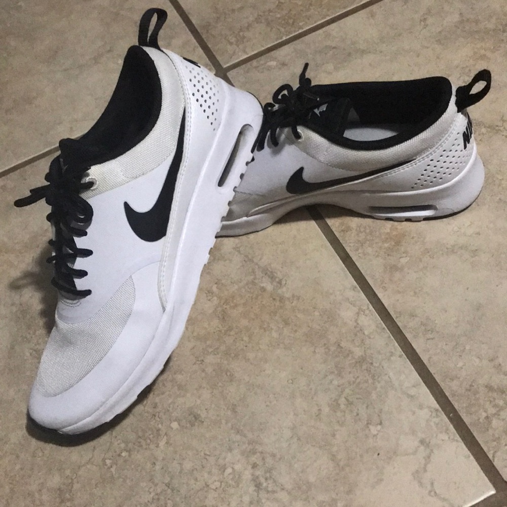 Nike Thea